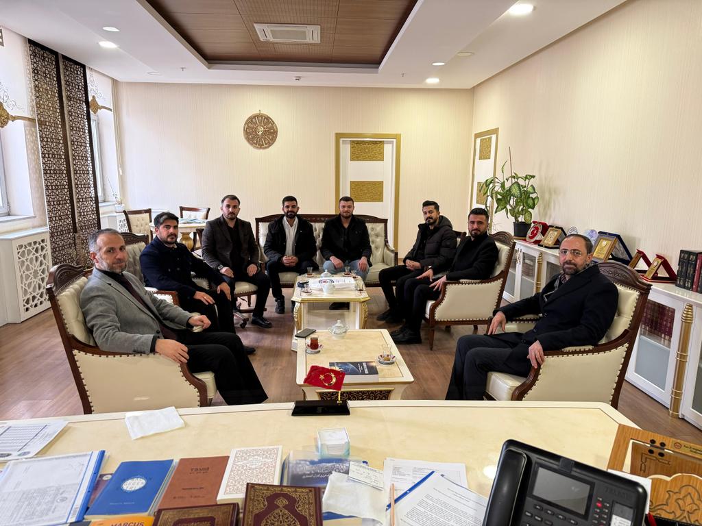 Gencmemursen_65's tweet photo. Genç Memur-Sen Van İl Teşkilatı olarak Van İl Müftümüz Sayın @DrMehmetSrrk1 makamında ziyaret ettik. Yürüttüğümüz çalışmalar hakkında bilgi vererek planlanan konferans talebimizi sunduk. Nazik kabulleri için kendilerine teşekkür ederiz. @mehmet_uca @mstemrebalci  @_aliyalcin_ https://t.co/AvUGN3ns3q