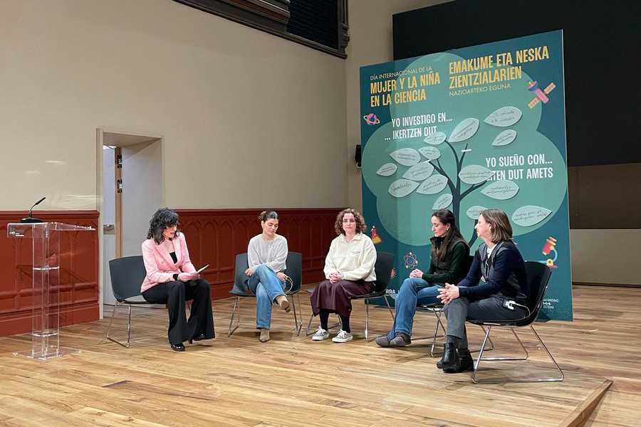 navarrabiomed's tweet photo. 👉 Nuestra investigadora Paz Cartas, durante la mesa redonda junto a Inés Echeverría, Ana Gracia, y Beatriz Manías
#DíaInternacionaldelaMujerylaNiñaenlaCiencia
👉 Paz Cartas gure ikertzailea, Inés Echeverría, Ana Gracia eta Beatriz Manías-ekin egindako mahai-inguruan
#11F #O11 https://t.co/Jxpkk4EITn