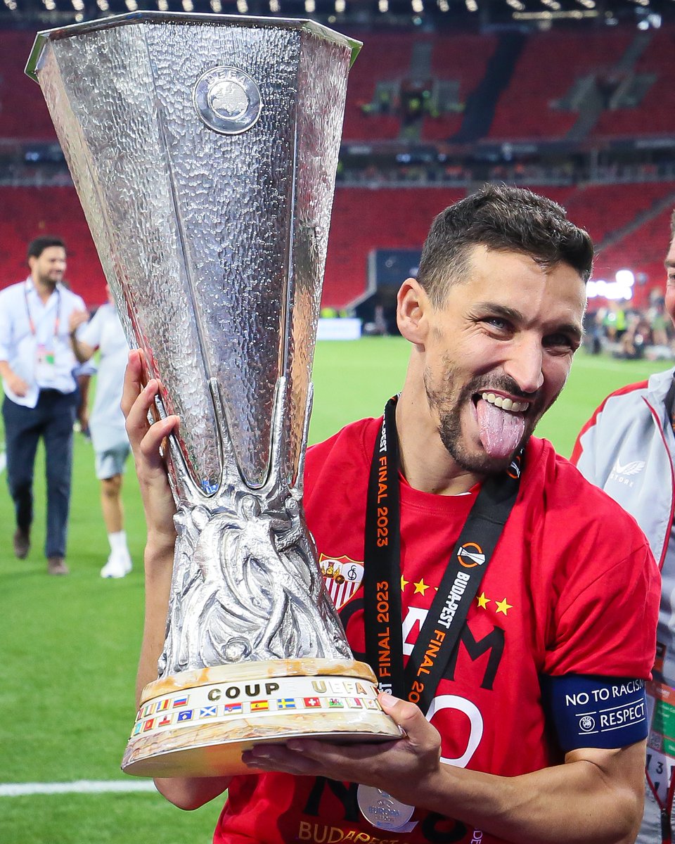 Jesús Navas 😝🏆

#UEL | <a href="/JNavas/">Jesús Navas</a>