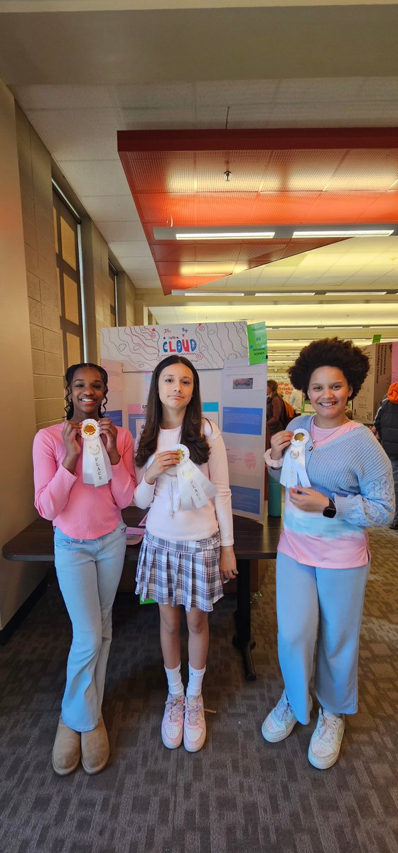 📣🥳Congratulations to our HWES District Science Fair Winners!
🥇Carter M. and Tesla P.-1st in the Physical Sciences category with "Sanitizing Showdown."
🥉Iris D., McKenzie R. and Jocelyn W. -3rd in the Physical Sciences category with "The Big Cotton Cloud." #HWES #OurD5Story