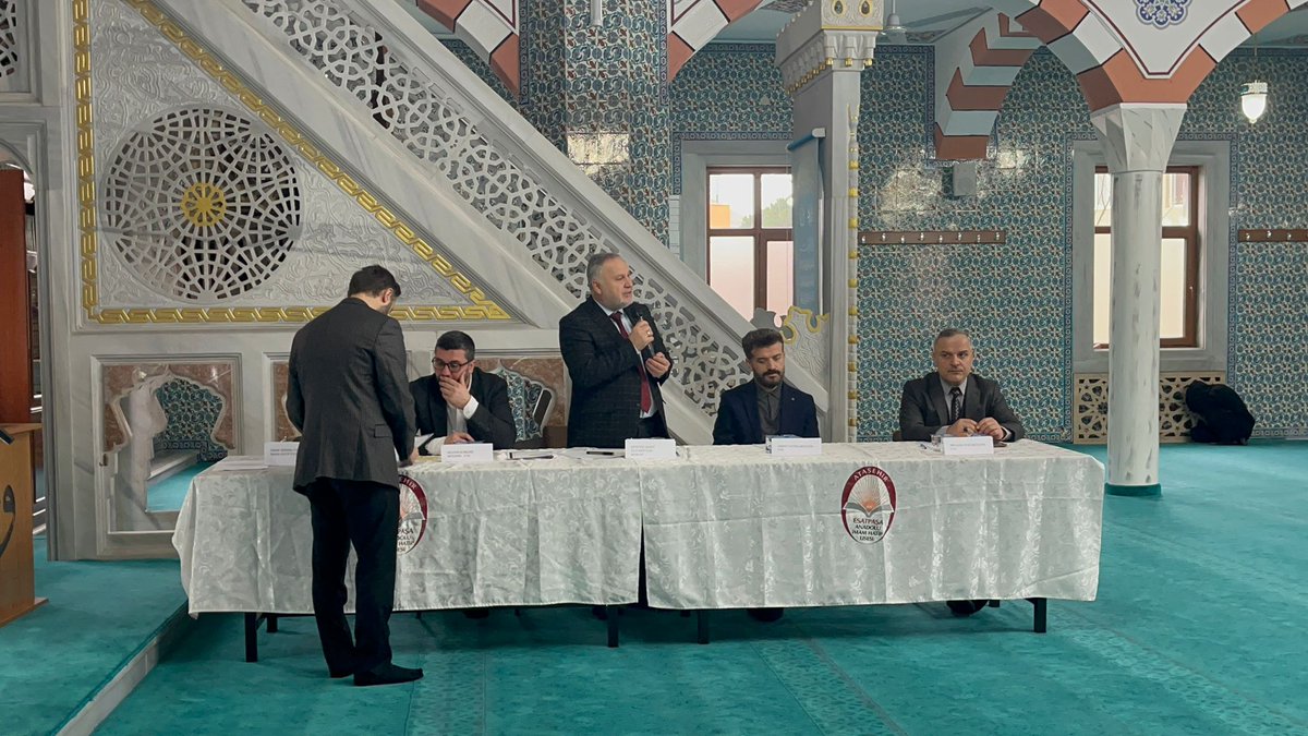 Genç Bilaller Ezan Okuma Yarışması.
Milli Eğitim Bakanlığı ve Esatpaşa Anadolu İmam-Hatip Lisesince İmam-Hatip Ortaokulu öğrencileri arasında düzenlenen "Genç Bilaller Ezan Okuma" yarışması Esatpaşa Merkez Camii nde gerçekleştirildi.