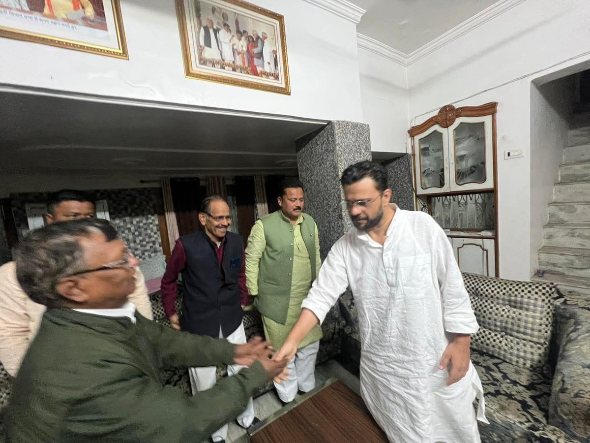 MakoolKhan88272's tweet photo. Boss @yasarshah_SP भाई जी ने
आज बहराइच आवास पर आए सभी अपनों से मुलाक़ात की। https://t.co/8vEyGK4ezX