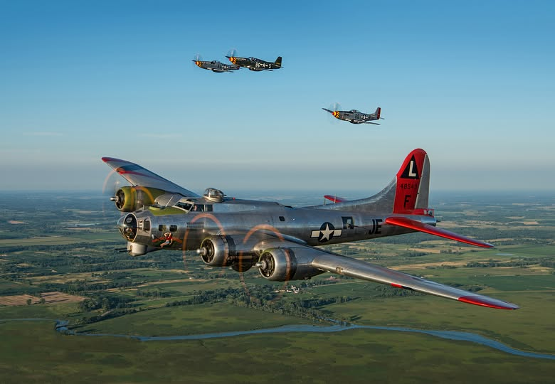 laurenkvvt's tweet photo. Bring on Warbird Wednesday! ✈️
“Madras Maiden” flying with three P-51 Mustangs, echoing WWII bomber escorts on some of the most daring missions.
#Aviation #Warbirds #Avgeeks #FormationFlying #FlyingHistory https://t.co/P2SZH2QhmC