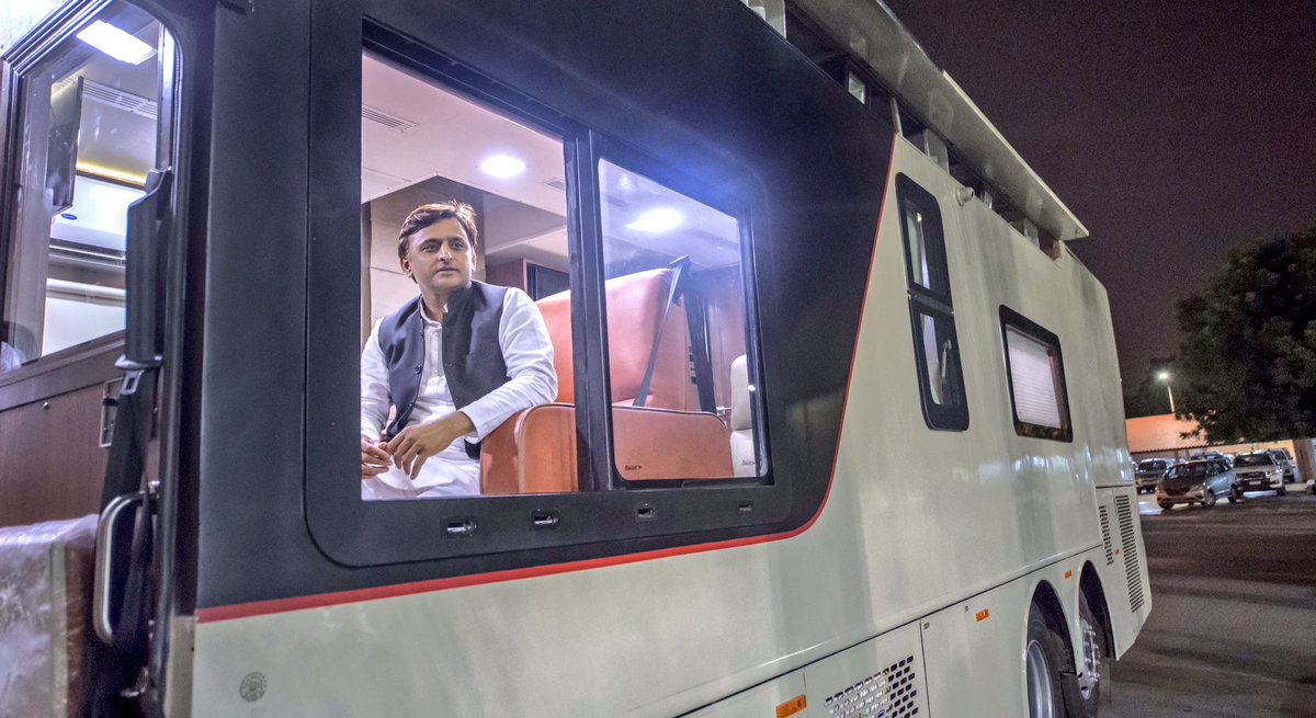 मैं पत्थर पर लिखी इबारत हूं,शीशे से कबतक तोड़ोगे 
मिटने बाला मैं नाम नहीं,तुम मुझको कबतक रोकोगे!! #AkhileshYadav #SamajwadiParty