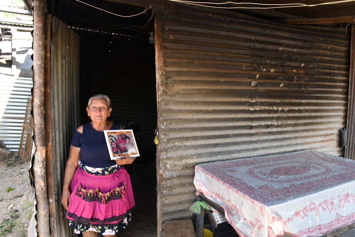 “A él le dieron todo; a mí, nada”

Florinda Ramírez vende mangos. Perdió a su hija y tres nietos en el accidente de calzada La Paz.

Lea la nota 👇🏻
dca.gob.gt/noticias-guate…

#EnElPaísDCA