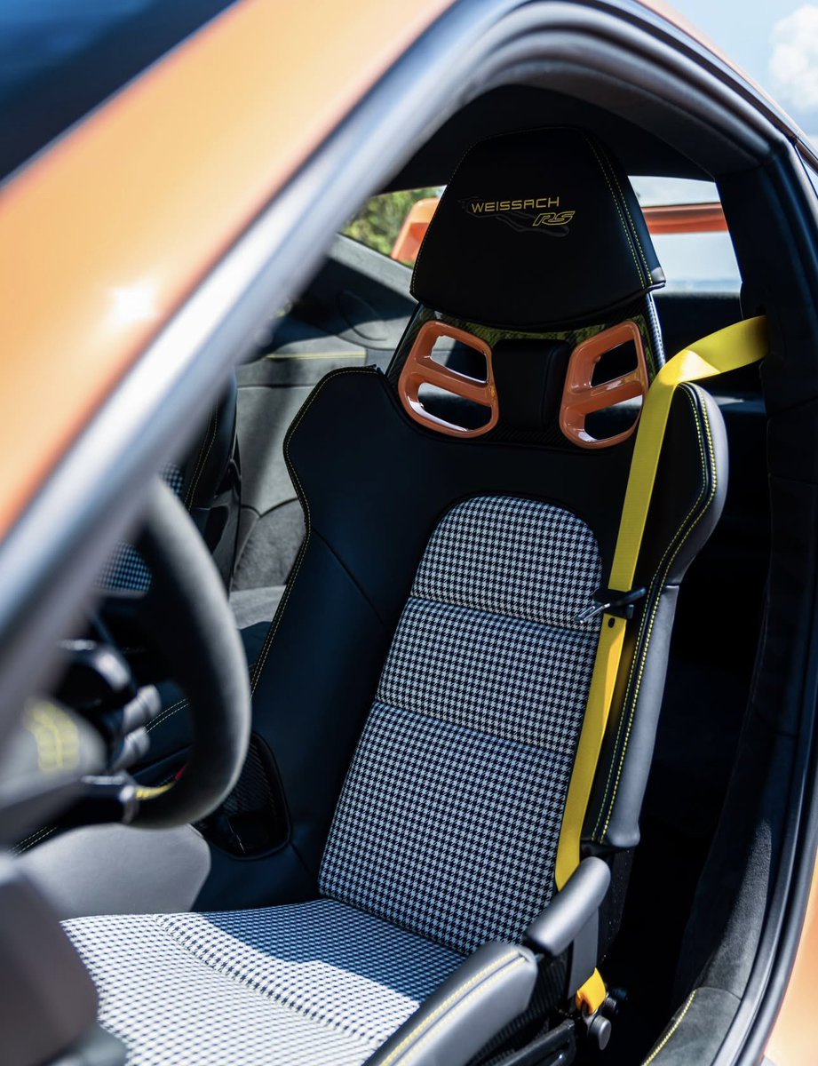 PorscheCIub's tweet photo. Paint-to-Sample Sean Peach 992 GT3 RS https://t.co/Kru3MrGL7S