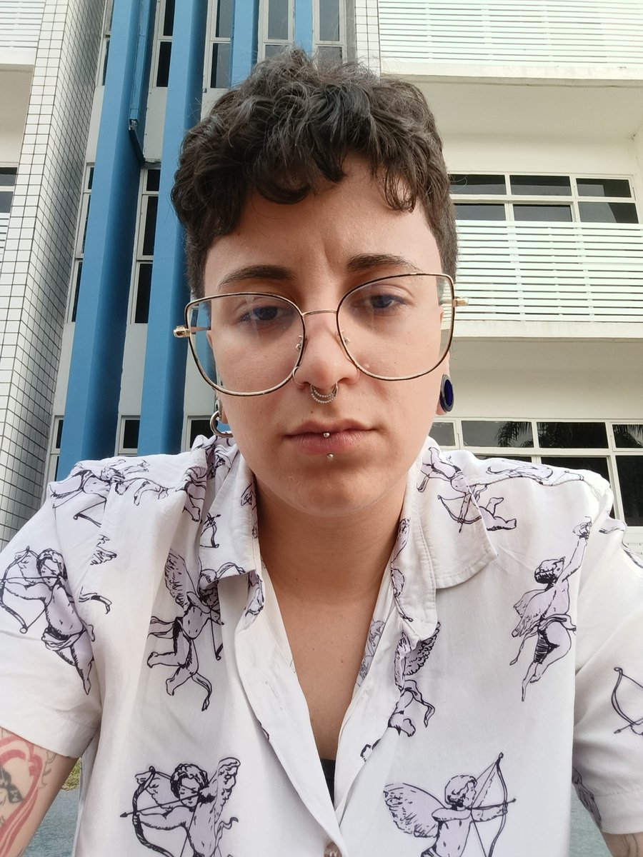 qjim_'s tweet photo. @l3nno_ Quando entrei na empresa // 1 ano depois c atestado de Burnout https://t.co/uJCssAHXXu