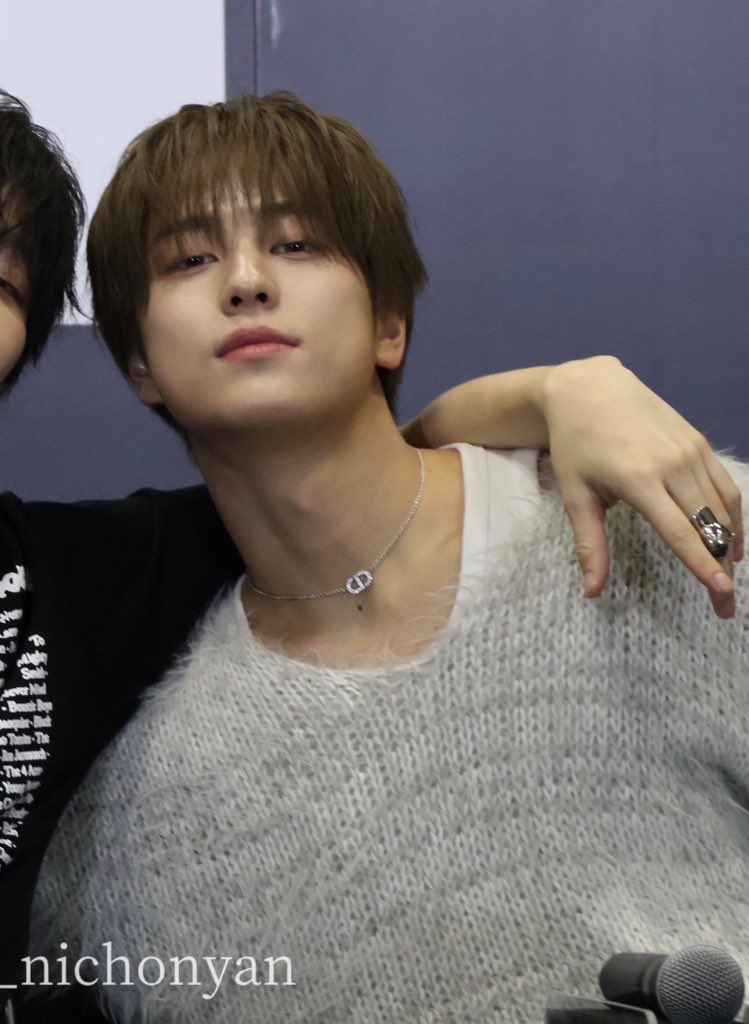 세투논때 타기 실물보고 든 감상이 목이 얇다<엿는데 목두꺼워진거진짜..소년이 자랐다...