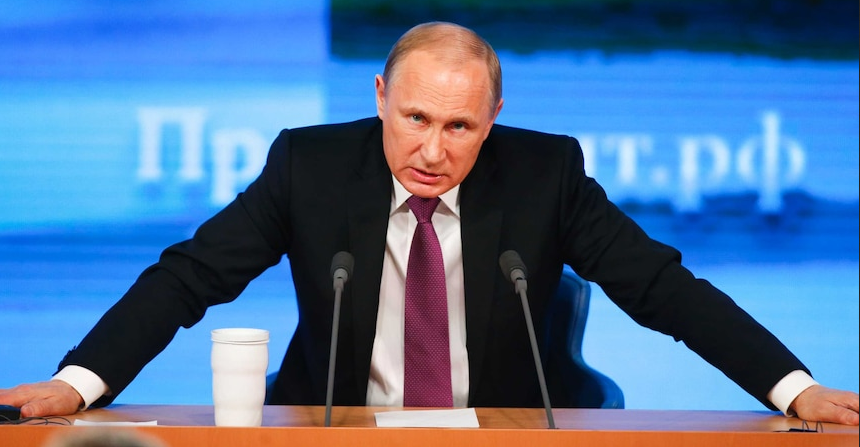 ObsDelphi's tweet photo. 🇷🇺La Russie s'apprête à interdire Telegram.

C'est un petit tremblement de terre pour eux car tous les Russes utilisent cette application. Leur liberté continue de se restreindre sans aucune manifestation.

Ce qui est drôle par contre c'est de voir Pavel Durov faire des pieds et des mains pour ne pas voir son application se faire censurer par son propre pays alors même qu'il critique constamment les démocraties libérales quand elles veulent réguler les plateformes.

La différence c'est que l'Europe veut réguler les trafics en tous genres qui pullulent sur Telegram alors que la Russie veut simplement contrôler au maximum sa population, un peu dans le même type que le modèle chinois.

Nous verrons si Durov a le cran de critiquer Poutine ouvertement aussi fortement et régulièrement qu'il le fait avec les dirigeants occidentaux. En attendant, il faut reconnaître que la Russie sombre vraiment dans les Enfers et que les restrictions sur Telegram représentent un nouveau palier dans la censure du régime.