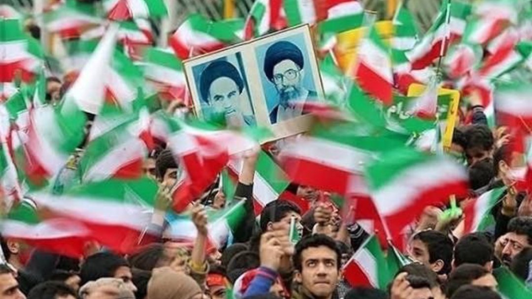 همه آمدیم تا خاری باشیم در چشم دشمن..
#فتح_بزرگ 
 #پاینده_ایران