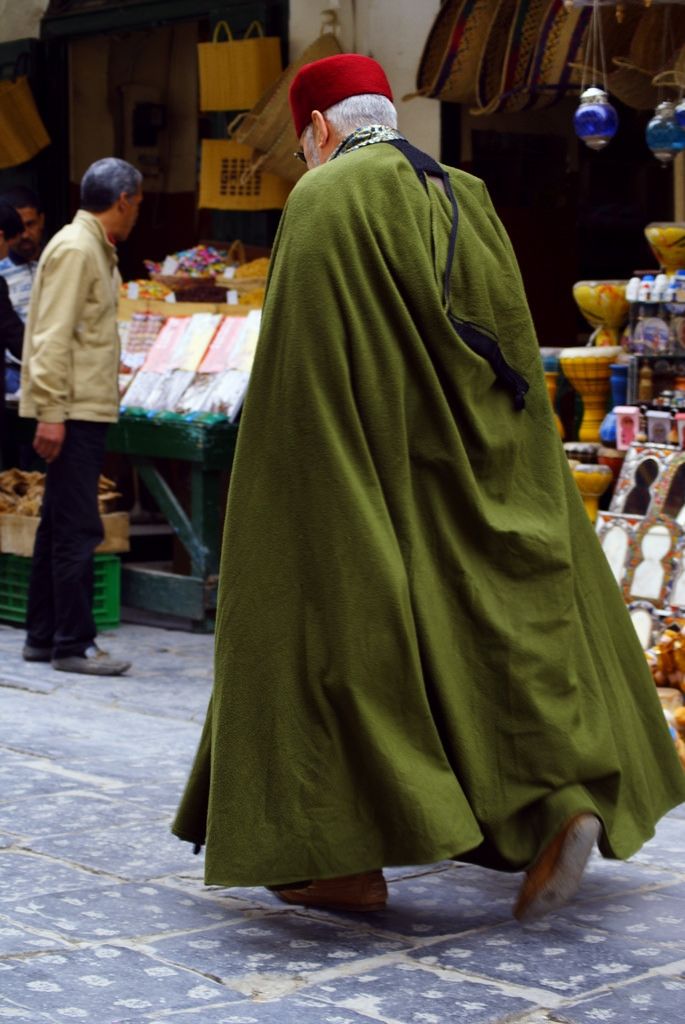 المقيم العام الفرنسي العاشر بالمغرب الجنرال أوغستان غيوم :
 " لم تلتحق بنا أي قبيلة من تلقاء نفسها، ولم تستسلم دون معر كة، لم يضع السلاح بعضها إلا بعدما استنفدت كل ما لديها من وسائل المقاومة " .
📚 أمير المؤمنين 
الملكية و النخبة السياسة المغربية