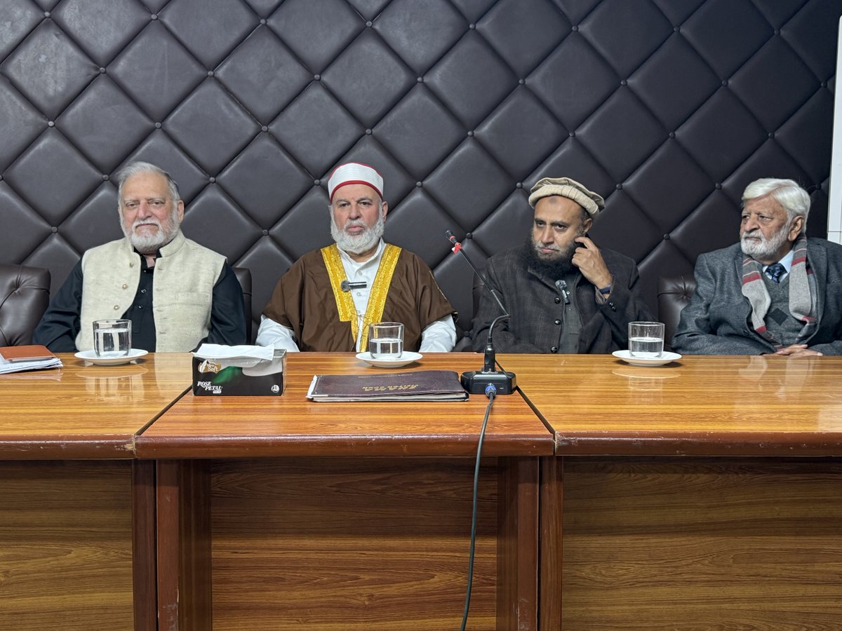 مفتئ اعظم غزہ ڈاکٹر محمود شوبکی نے آج کی تقریب میں ایک ایسی تلخ حقیقت بیان کی کہ ہم غزہ کے لوگوں نے ایک ارب ستر کڑور مسلمانوں سے صرف ایک درخواست کی تھی کہ ہم تک صرف روٹی پہنچا دیں لیکن یہ امت ہم تک روٹی بھی نہ پہنچا سکی ، جہاد تو دور کی بات ہے