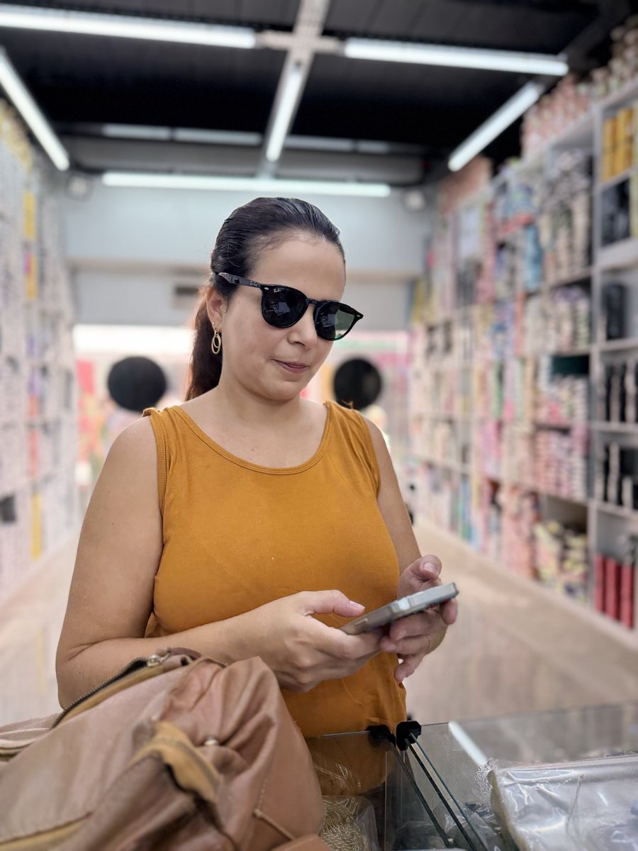 Eu to aqui lendo tudo que vocês escrevem e me mandam. Fico muito feliz com esse carinho todo, tá! Mais tarde eu vou mostrar uma coisa. Chamem os repórteres do <a href="/barrracao/">Barracão do Samba</a> que hoje tem!