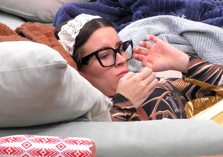 No es ni mueble, es una sábana #GHDuo11F