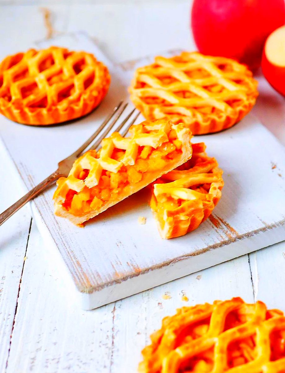 MateraBruno's tweet photo. " Christmas Special: Honey-Glazed Turkey + Cinnamon Apple Pie!  Limited time—grab your festive feast before it’s gone!  #FestiveEats #ChristmasSpecial" https://t.co/FLS3muuOUi