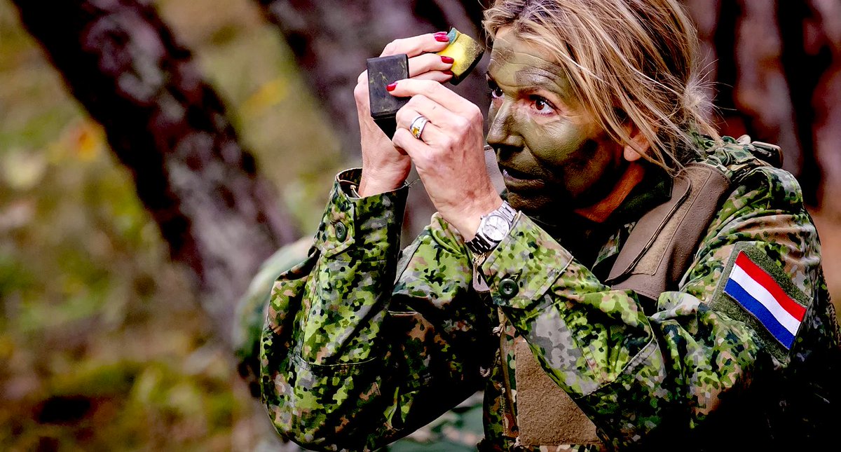 De Vakantiekoning 🏝️ 🚤 🍸✈️ 🛩️ tweet media