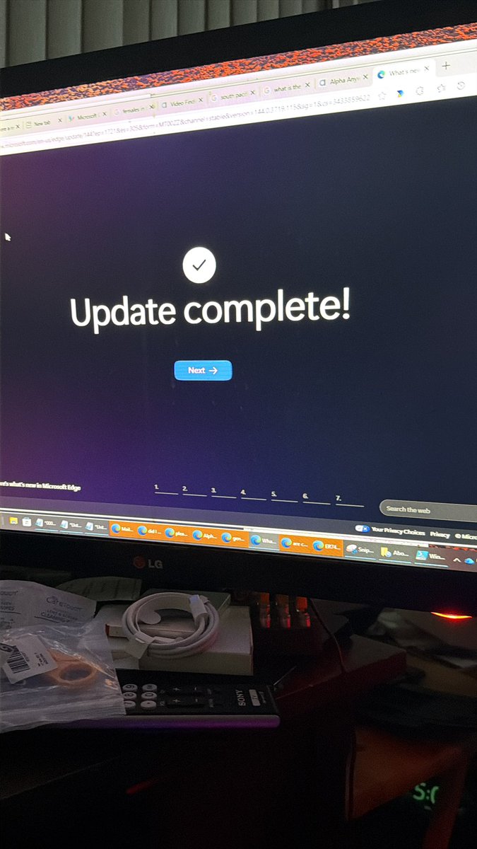 commonsensegs's tweet photo. If microsoft stopped supporting windows 10, then why are they still rebooting my windows 10 computer? Perhaps if they would have eliminated the crap &amp; bugs from win11 during the past 5 years people might see win11 as an upgrade rather than a replay of win Vista. https://t.co/wLmvUGBFw4
