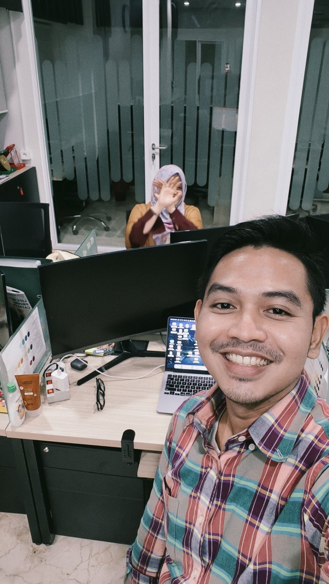 Gils kurang rajin apa jam 8 malam masih di kantor 🥲🥲🥲