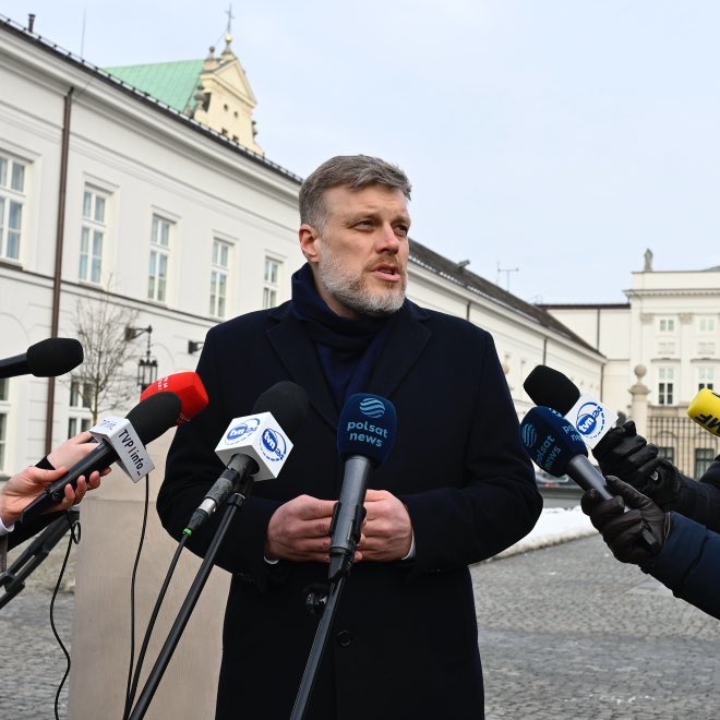 🔥 Wolałbym, żeby argumentów w sprawie polskiej obronności i naszych inwestycji obronnych nie przywoziły do kluczowych instytucji w państwie polskim limuzyny z obcych ambasad  – <a href="/ZandbergRAZEM/">Adrian Zandberg</a> przed posiedzeniem RBN