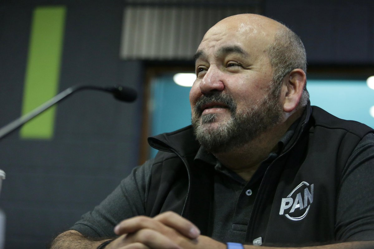 JorgeEspadasMX's tweet photo. Hoy en entrevista en @asisucedeleon. 
Una plática amena con @_victorhugoaguilera_ .
Compartimos ideas, retos y el trabajo que estamos impulsando desde el Congreso, con el PAN, por León y Guanajuato.

#espadaspresente 
#presenteconlagente https://t.co/tJ3s9GcjXi