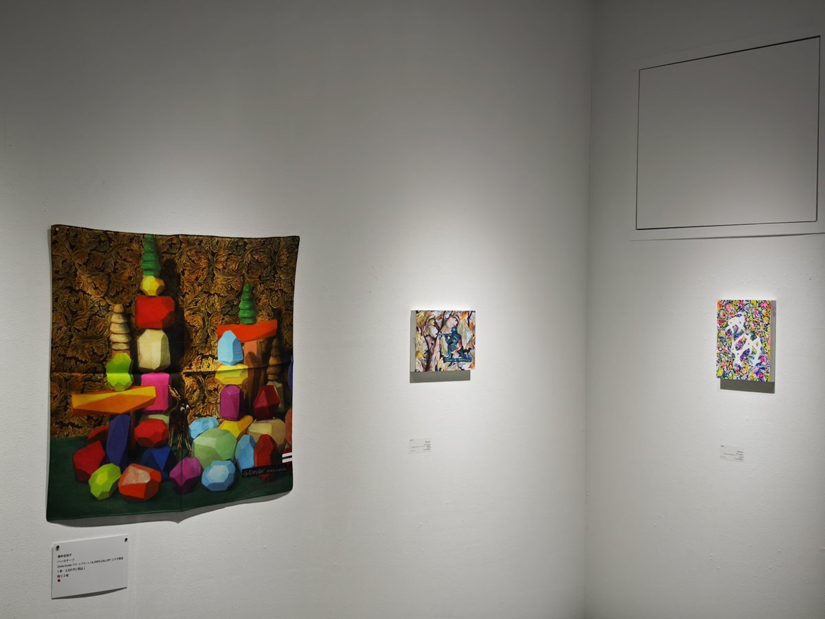JINEN GALLERYへ。田島惠美展「日常の傍ら」(2枚)と、橋本佐枝子展「Still Alive」。田島作品、ある意味写実的に丹念に描き込まれたクリーチャーの存在感に惹かれる。橋本作品、半ば図案化した背景と身近なものとの対比が光る。2/15(日)まで。
