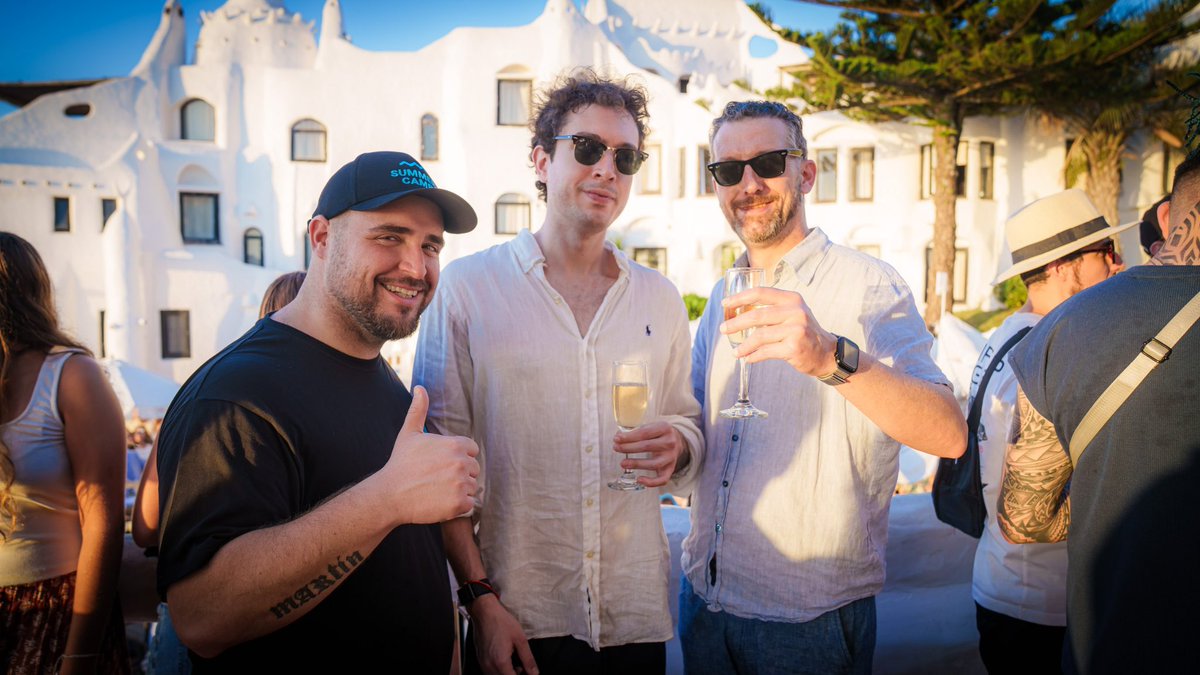 BitgetES's tweet photo. Sunset en Casapueblo junto al equipo de Bitget☀️
Compartimos una tarde de relax luego de paneles y charlas cargadas de información clave
#BitgetSummerCamp #EventWithBitget https://t.co/kWo7ZxFAbJ