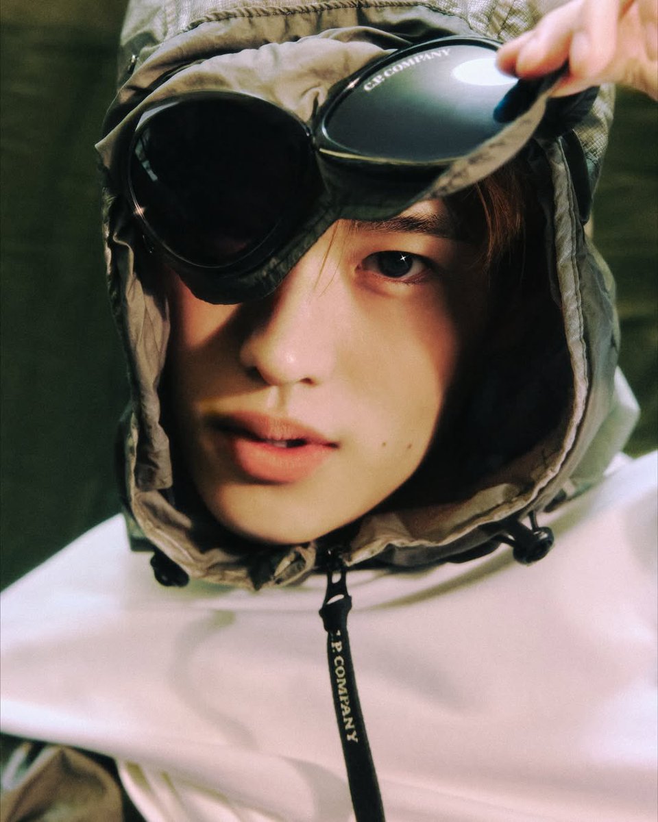 260210 (TRANS) | dazedkorea Instagram Update with SOHEE 💂‍♂️✨ (3/6)

💂🏻‍♂️: ผมเห็นตารางงานว่ามีคิวถ่ายแบบกับ <DAZED> ครับ ผมรู้สึกเซอไพรส์ตอนที่รู้ว่านี่จะเป็นการถ่ายแบบแรกในฐานะแอมบาสเดอร์ของ CP company ผมเอาแต่คิดว่านี่มัน“เรื่องจริง”หรอ ตอนแรกมันไม่ได้รู้สึกว่าจริงเลยครับ