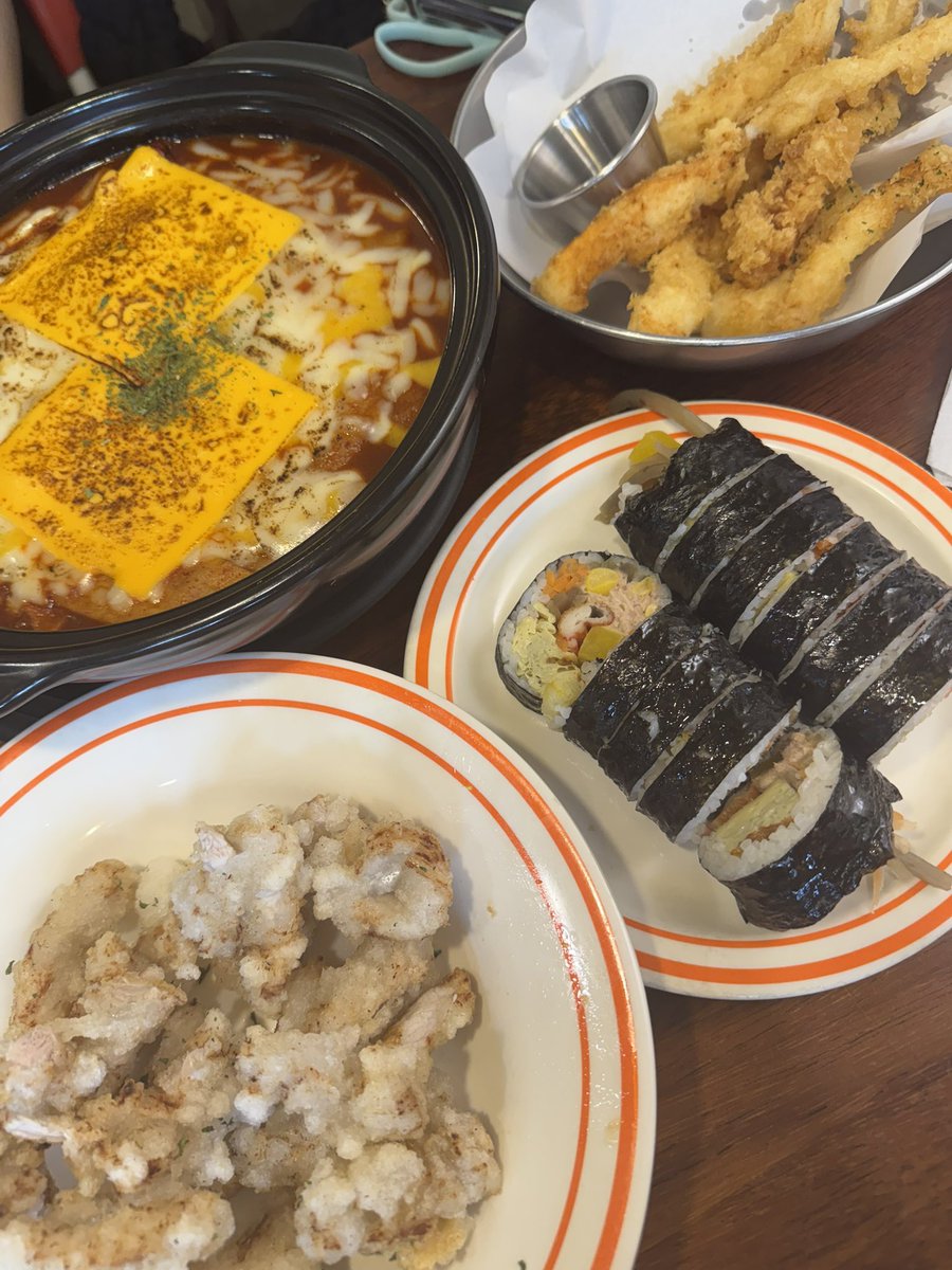 #넘버원떡볶이

채영이 생떡카? 까지 완벽했따ㅏ
떡볶이도 너무 맛있어서 배부르게 먹었다 😮 특전까지 너무 귀엽고 센스있게 준비해주셔서 감동🥰 컵은 아쉽지만..ㅠ🥲행크까지 디테일마무리 🧐 챙아사히도 2000원에 판매해주셔서 겟또! 
<a href="/record211/">RÉCORD 레코드</a>님 덕분에 행복한 오프였따!

#Chapter29WithROSÉ