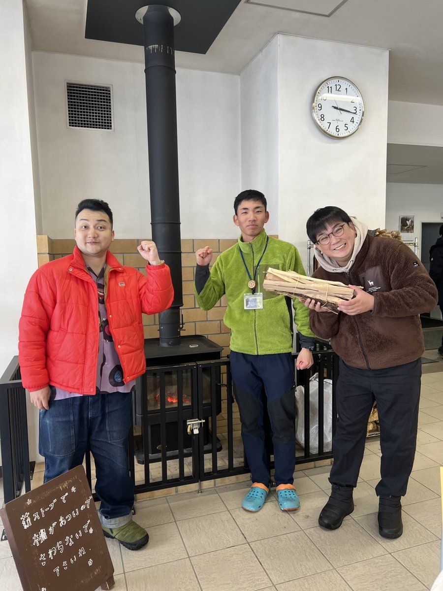 yasu5555yasu555's tweet photo. 本日深夜24:30〜！
FMノースウェーブ【やすと横澤さんと月さむぽ】
月寒公園でこんなことが！！すごいぞ！
radikoタイムフリーでも！
#月さむぽ
#創伸建設
#月寒
#ノースウェーブ
#McRay https://t.co/cNTeMeQSjH