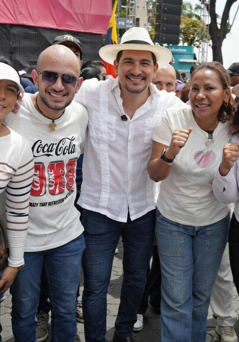 Ya de frente! Andrés Castillo trabajando durante su suspensión.
Son unos hpts!