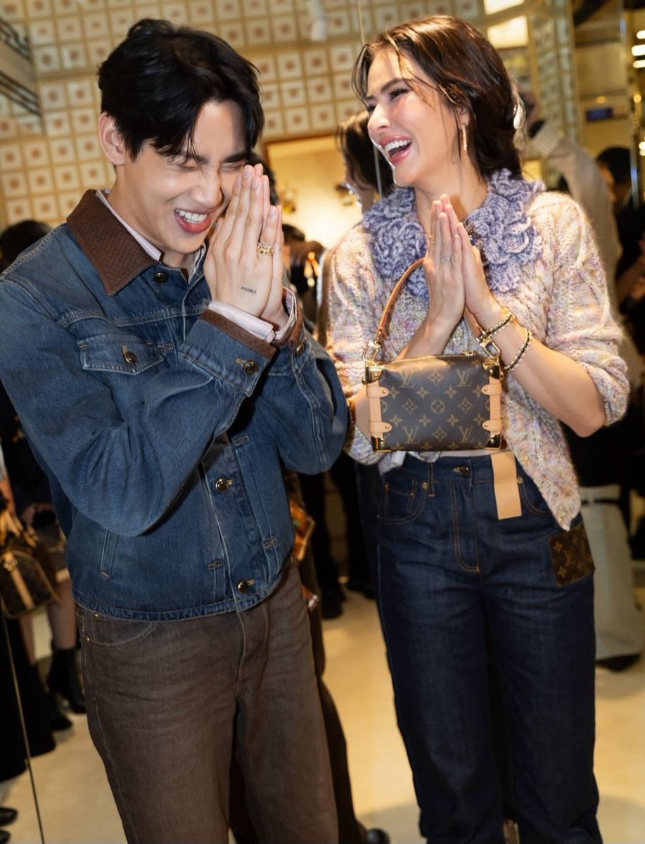 น้องชายสุดหล่อ กับพี่สาวสุดสวย
น้องแบมกับพี่ศรีริต้า
#BamBamxLVMonogram130
#LVMonogram130 #LouisVuitton
#BamBam <a href="/LouisVuitton/">Louis Vuitton</a> <a href="/BamBam1A/">BamBam</a>