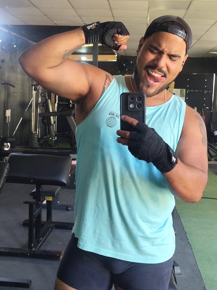 superjuanchoho1's tweet photo. Sácale la lengua a la mala vibra... Sonríe y métele power! https://t.co/M1tsFMQKgP