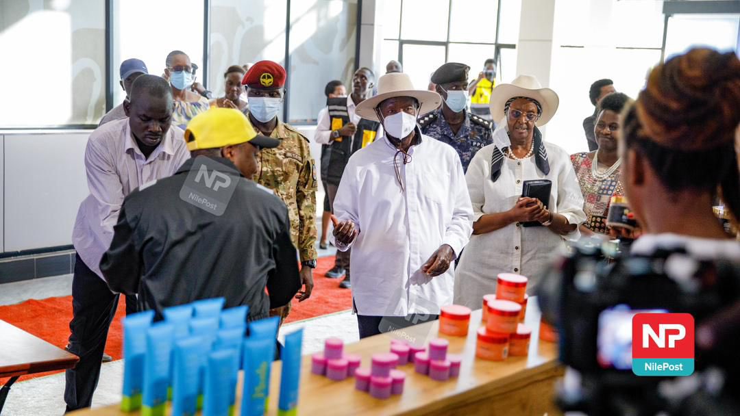 ellabeautyUg's tweet photo. President @KagutaMuseveni inspects value added coffee produced by @AfricaCoffePark in Ntugamo District. Museveni advised Ugandans to add value to their coffee and earn more.

#CoffeeCity https://t.co/cxIalcLDJe