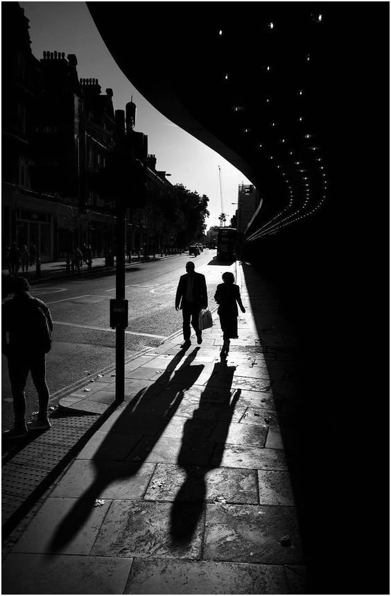 📷 Alan Schaller

"Long shadows"  
📌🌐 London, England 
#photooftheday
#blueskyphotography
#photokind