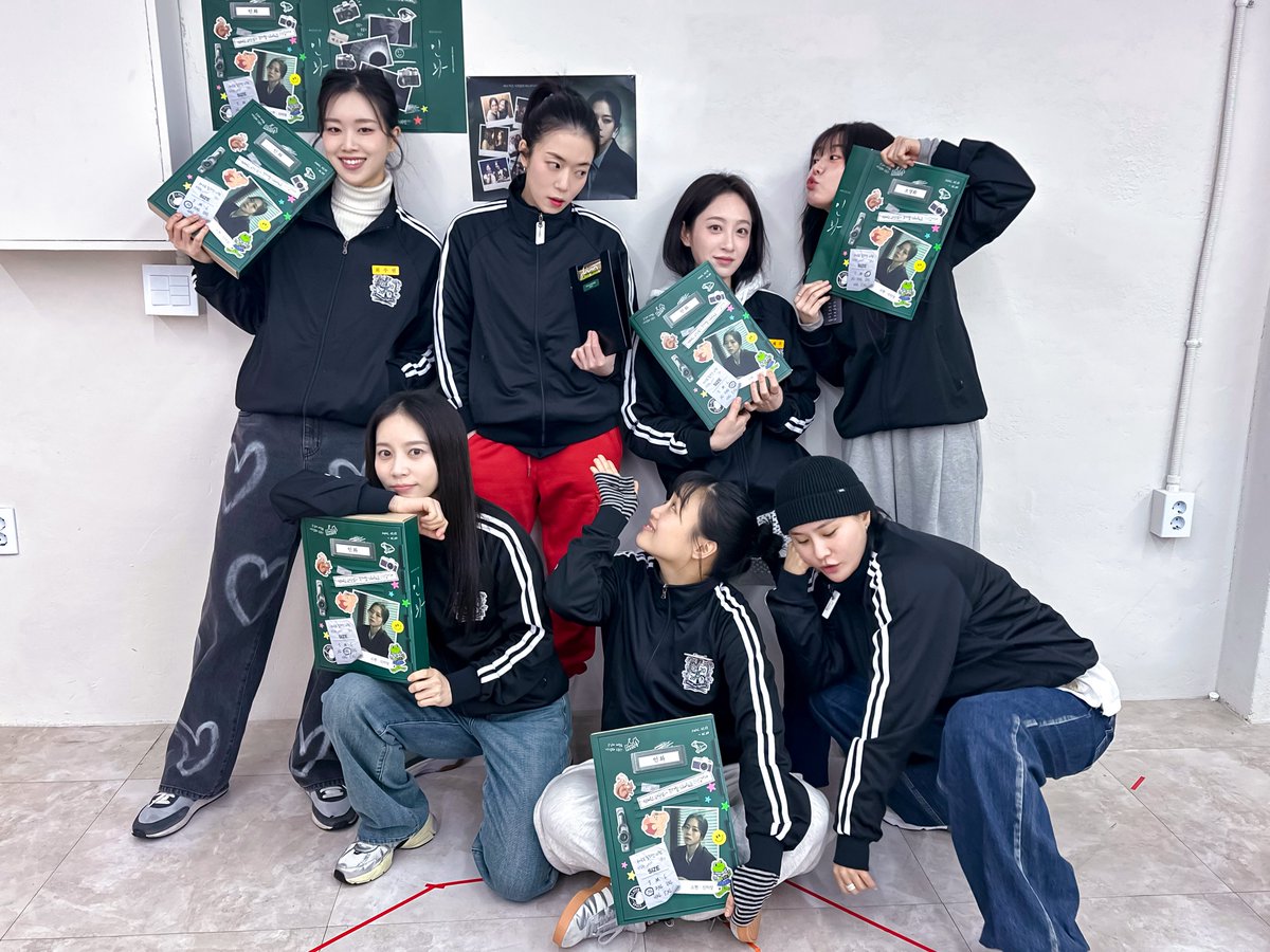 📸 뮤지컬 〈인화〉 연습실 서포트

❝ 인화야, 선생님 체육복 좀 빌려줄래? ❞

신의정 배우님의 소현과 뮤지컬 〈인화〉팀을 응원하기 위해 트레이닝복 져지 서포트를 진행했습니다 ✧ ₊·

⁃
컴퍼니에서 전달주신 사진은 인쇄물 제작을 제외한 온라인 상의 자유로운 재업로드가 가능합니다