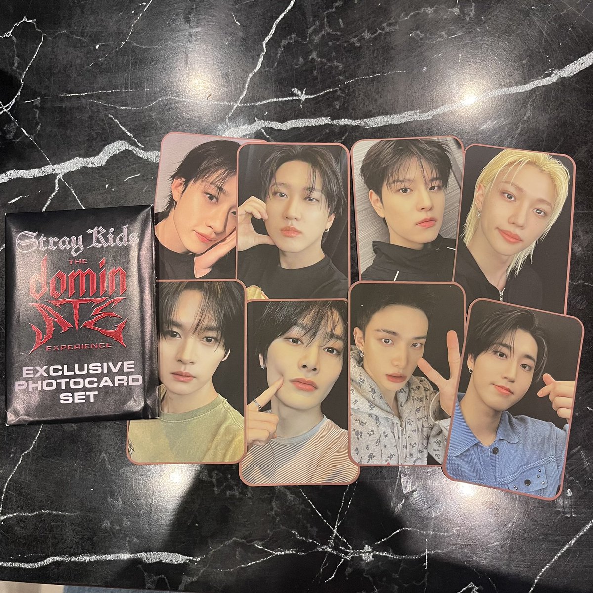 มารีวิวฉบับคนที่ฟังแต่เพลงร้องได้นิดนึง จะบอกว่ายกให้เป็นคอนที่น่าไปที่สุด เพลงมันส์สนุกมาก หัวโยกปวดคอเลยค่ะ 5555555 ตอนแรกไปแบบเอาฟีลเอ็นจอยสรุปโดนน้องไอเอ็นตก รอยยิ้มโครตจะน่ารัก ปักเมนตอนแรกคือซึงมิน รักมากกว่าเดิมแต่ขอเพิ่มมักเน่มาด้วยนะ รักเด็กหลง ♥️ #TheDominAteExperience