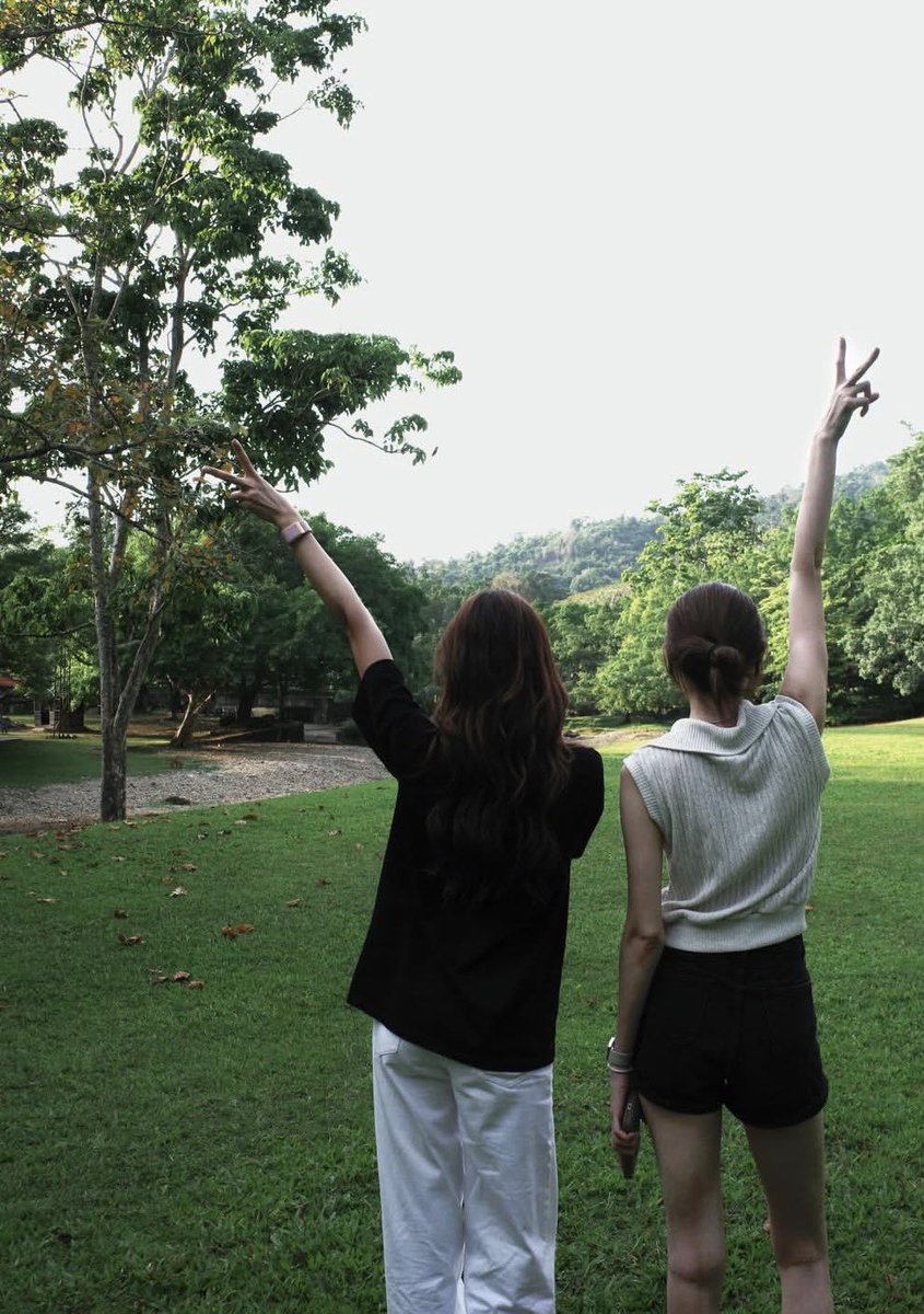 itsriffkhaa_el's tweet photo. one day with my sister ขอบคุณพี่พัดที่พามุไปทำบุญ ไปสัมผัสธรรมชาติ พาไปฮีลใจ น่ารักมาก ขอให้มีเวลาว่างตรงกันไปด้วยกันอีกหลายๆทริปเลยนะคะ 🩷🤏🏻
#ชาล็อตออสติน #patcha https://t.co/hWYfkhdGHh
