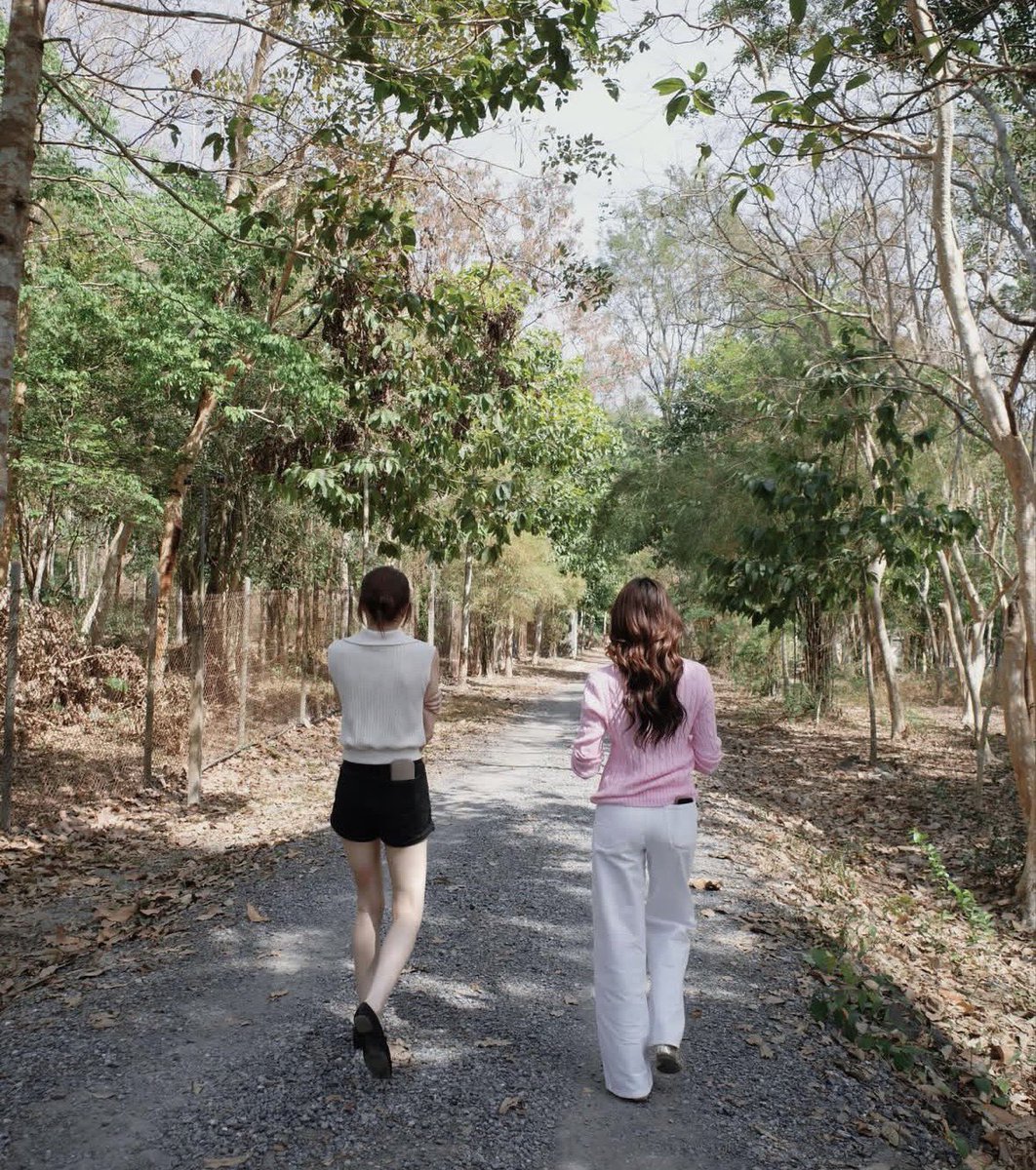 itsriffkhaa_el's tweet photo. one day with my sister ขอบคุณพี่พัดที่พามุไปทำบุญ ไปสัมผัสธรรมชาติ พาไปฮีลใจ น่ารักมาก ขอให้มีเวลาว่างตรงกันไปด้วยกันอีกหลายๆทริปเลยนะคะ 🩷🤏🏻
#ชาล็อตออสติน #patcha https://t.co/hWYfkhdGHh