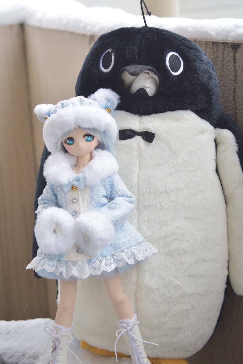 onya_HT's tweet photo. 週末の雪、さすがに去年みたいな雪中撮影は無理なので
おとなしく家のベランダでパシャリ

ペンギンスーツ久しぶりに出したかも
探してみたら12年前の雪の日にも撮ってた
結構長持ちしてるな
←今年　12年前→ https://t.co/ECRsGybvaO