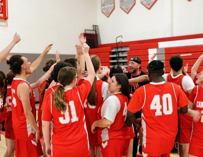 NFHS_Org's tweet image. 🏫✨ History made! Canandaigua Middle School is the first-ever middle school to be named a National Banner Unified Champion School by @SpecialOlympics. A powerful example of how inclusion and unified sports start early! 🤝💙 

#PlayPerformCompeteTogether #MiddleSchool