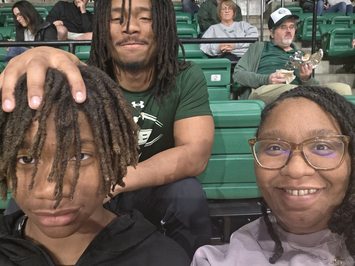 Amari_Brundidge's tweet image. First of all congratulations @UAB_WBBALL beating @MemphisFB and it was a honor to be recognized for my GPA academic performance during halftime. Beastmode on the field and in the classroom. Thank you @Ares_Brundidge @AljalekeWorthy @Alex_Mortensen_ @CoachD_Mitch @CoachBrig_UAB