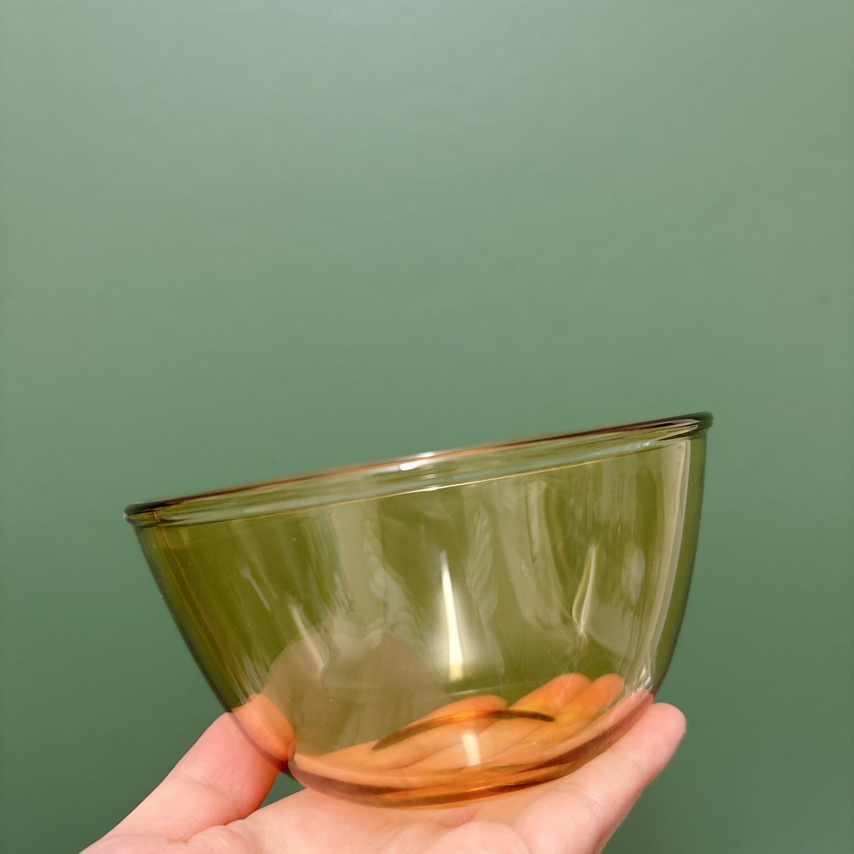 上の子は明日から学級閉鎖になり
木金と私が休むのを当たり前のように接してくる夫に朝からイライラし
ご飯食べて怒りもおさまりかけたところで外構の事で揉めて
一日中怒り狂ってたな…沢山寝よう。
これは今日買った可愛い形のボウル🥣⸝⸝
8-15の預かり保育はしてくれるらしいので明日は半休です💧