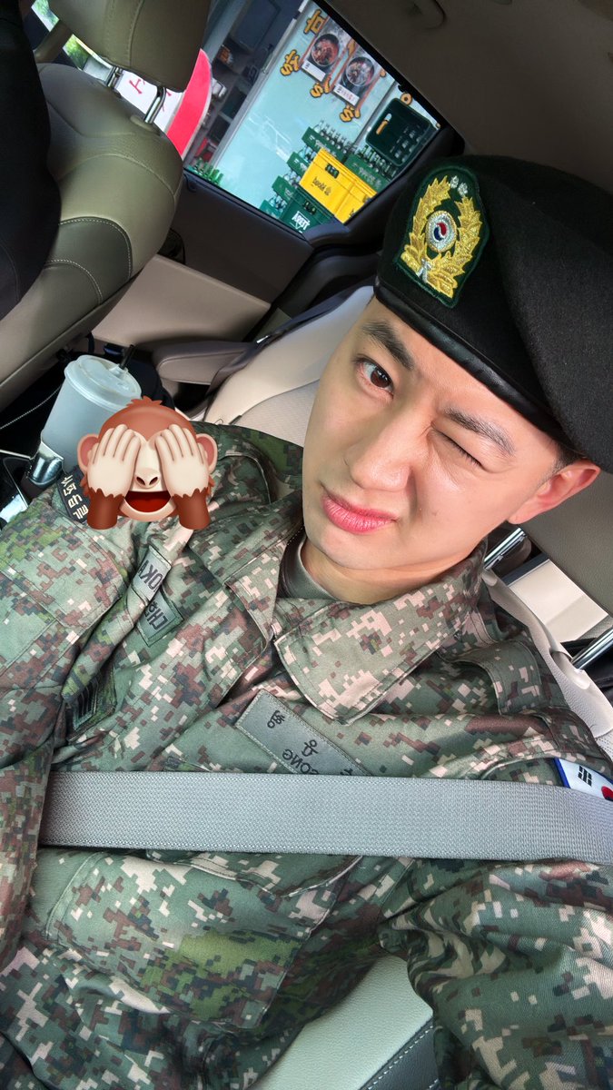 jiwonscherry's tweet image. iKON SONG YUNHYEONG DISCHARGED FROM MILITARY TODAY!!! FINALLY THE WAIT IS OVER!!🥳🥳🎉🎉🎉