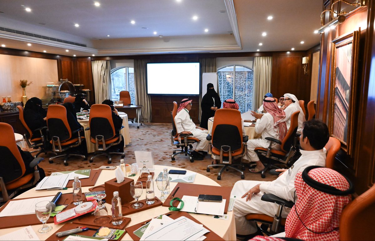 vavw_sa's tweet photo. انطلقت اليوم دورة "أساسيات العمل التطوعي" من تقديم د. فاطمة المروعي، وذلك ضمن مشروع رواد التطوع، وهي مستمرة اليوم وغداً بمشيئة الله، بهدف تعزيز مفاهيم التطوع وبناء القدرات الأساسية للمشاركين في هذا المجال✨ https://t.co/4aeMxjFw9a