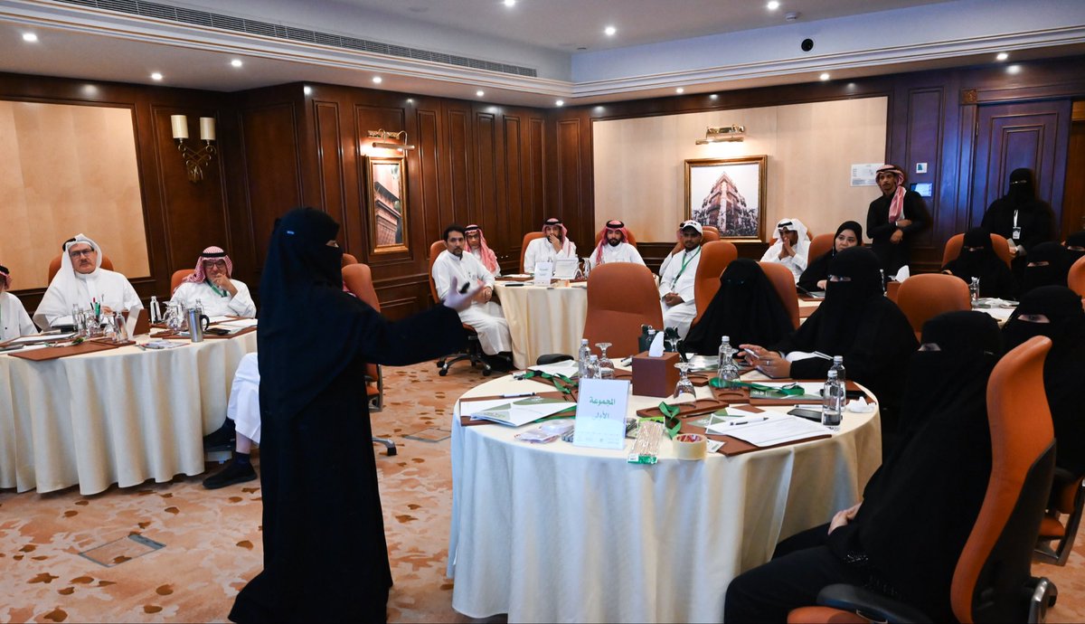 vavw_sa's tweet photo. انطلقت اليوم دورة "أساسيات العمل التطوعي" من تقديم د. فاطمة المروعي، وذلك ضمن مشروع رواد التطوع، وهي مستمرة اليوم وغداً بمشيئة الله، بهدف تعزيز مفاهيم التطوع وبناء القدرات الأساسية للمشاركين في هذا المجال✨ https://t.co/4aeMxjFw9a