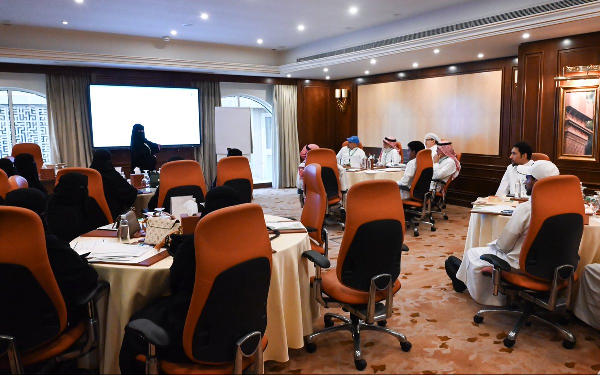 vavw_sa's tweet photo. انطلقت اليوم دورة "أساسيات العمل التطوعي" من تقديم د. فاطمة المروعي، وذلك ضمن مشروع رواد التطوع، وهي مستمرة اليوم وغداً بمشيئة الله، بهدف تعزيز مفاهيم التطوع وبناء القدرات الأساسية للمشاركين في هذا المجال✨ https://t.co/4aeMxjFw9a