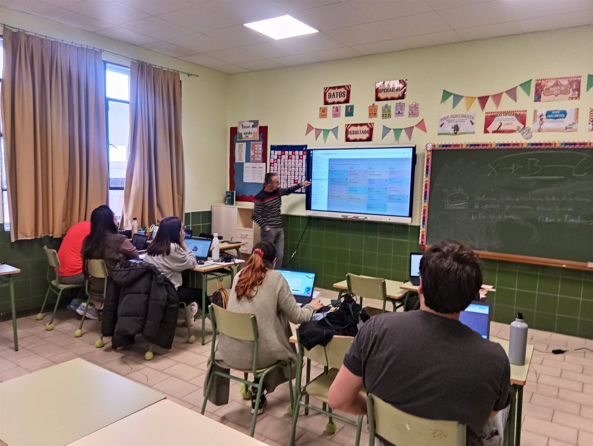 Con Simón Martín del <a href="/CeipSanFran/">CEIP SAN FRANCISCO</a> en <a href="/Crafuenteazaba/">CRA Fuente-Azaba</a> en Fuenteguinaldo comenzamos el seminario de evaluación con herramientas digitales. <a href="/CFIE_CR/">CFIE Ciudad Rodrigo</a> <a href="/educacyl/">Educación JCyL</a> #formaCyL