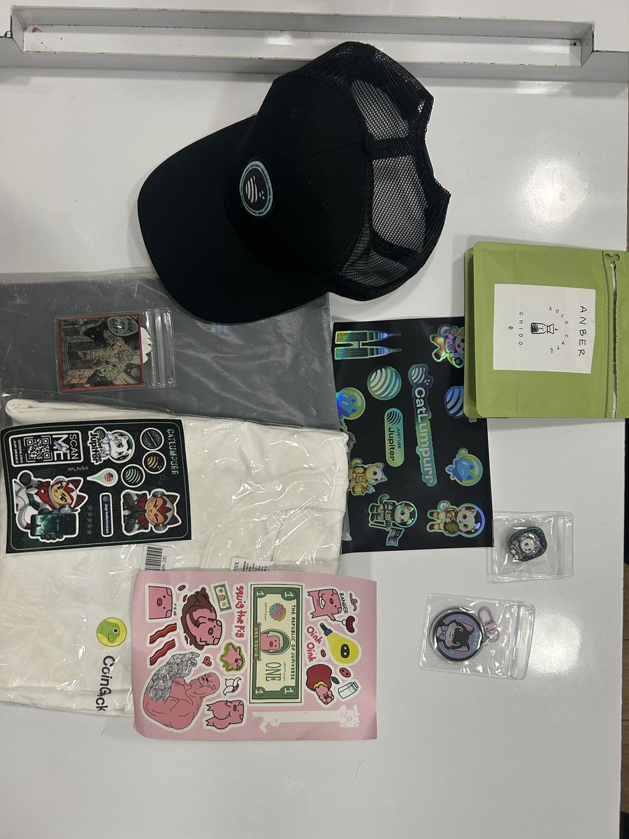 clodesans's tweet photo. Thank you @Xprinz17 and @aulialoveslily for these insane merchsss from the recent cat lumpur ❤️🔥
Would always appreciate u guys and jupiter team!! 

@jup_indonesia @drip_haus @coingecko @squigthepig https://t.co/czpJnLCJTa