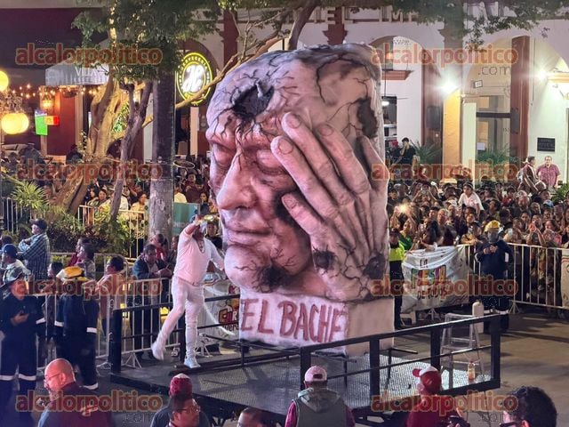 alcalorpolitico's tweet photo. #ElPoderDeLaVerdad 🥳 || Inició la edición 102 del carnaval de #Veracruz con la quema del #MalHumor.
- En esta ocasión el tema fue el bache caracterizado con una cabeza humana con malestar.
- Este miércoles será la coronación de los reyes infantiles en la macroplaza del Malecón.
https://t.co/HDedI8gHE2