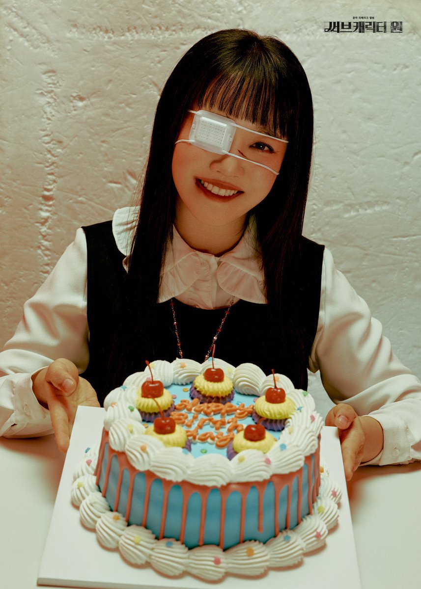 이건 그냥 혼자 걸어가다 넘어져서 눈팅밤팅에 상처까지 났지만 오늘 생일이라 행복한 초딩같음ㅠㅠㅠㅠㅠ